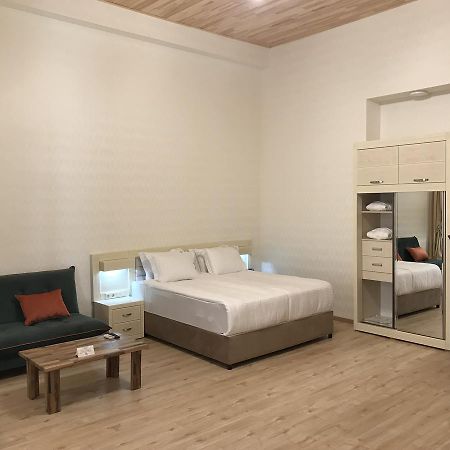 Full Comfort Apartment On Aghmashenebeli Tbilisi Bagian luar foto