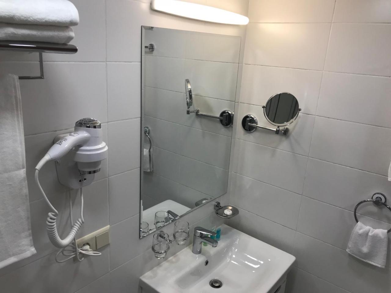 Full Comfort Apartment On Aghmashenebeli Tbilisi Bagian luar foto