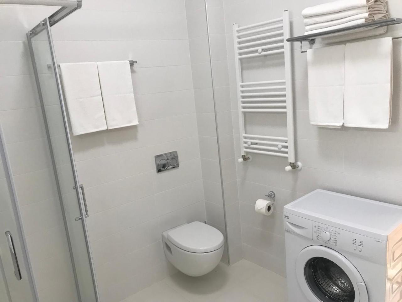 Full Comfort Apartment On Aghmashenebeli Tbilisi Bagian luar foto