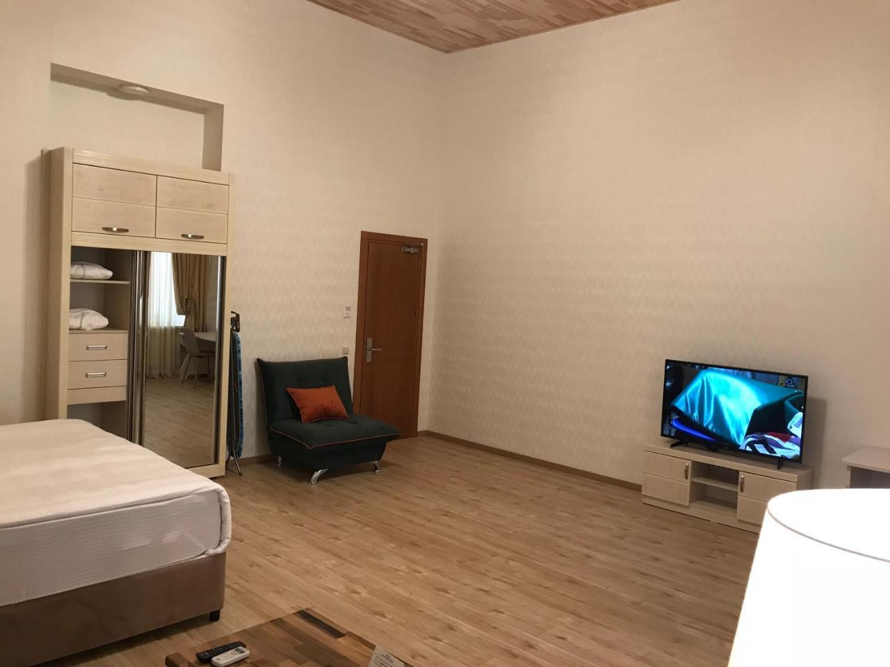 Full Comfort Apartment On Aghmashenebeli Tbilisi Bagian luar foto