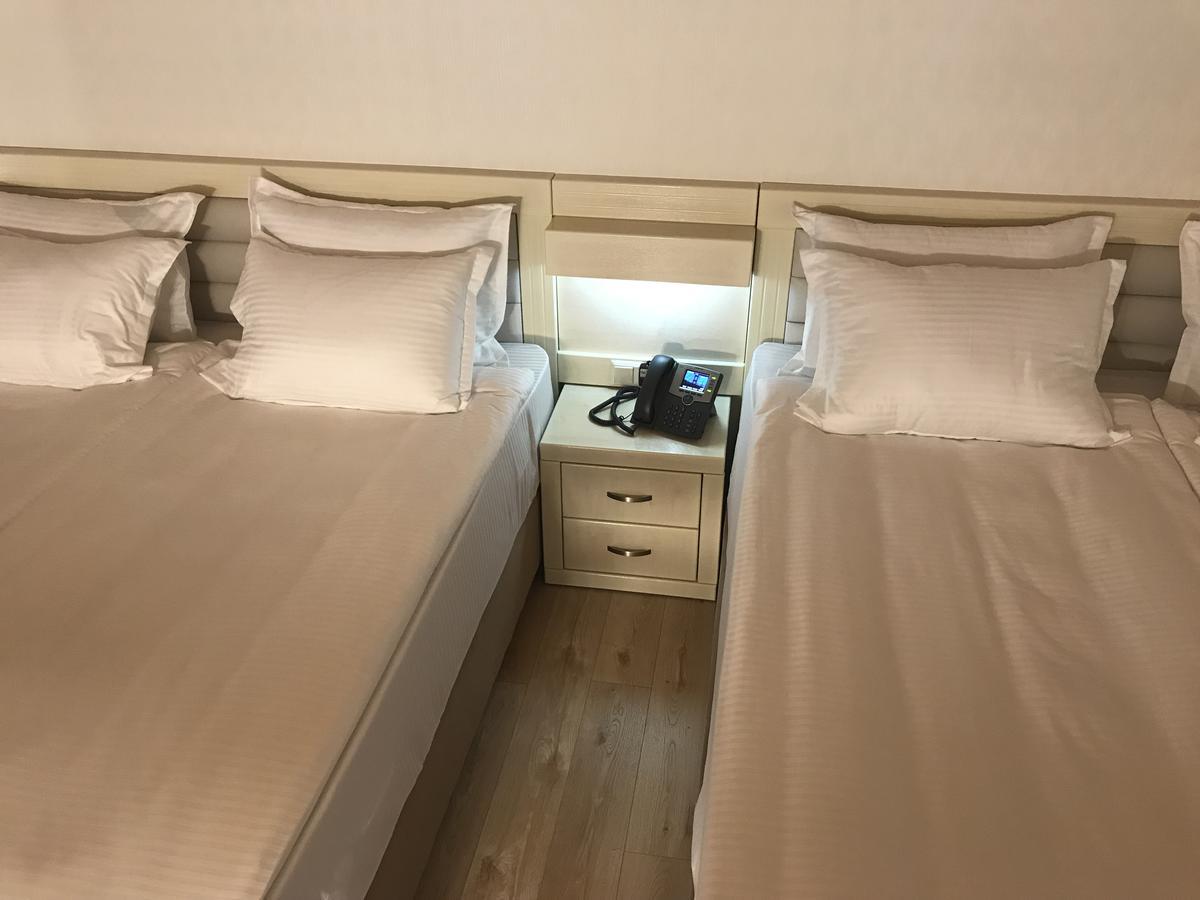 Full Comfort Apartment On Aghmashenebeli Tbilisi Bagian luar foto