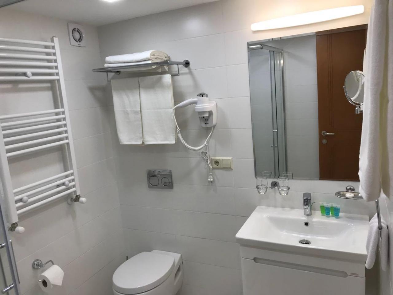 Full Comfort Apartment On Aghmashenebeli Tbilisi Bagian luar foto